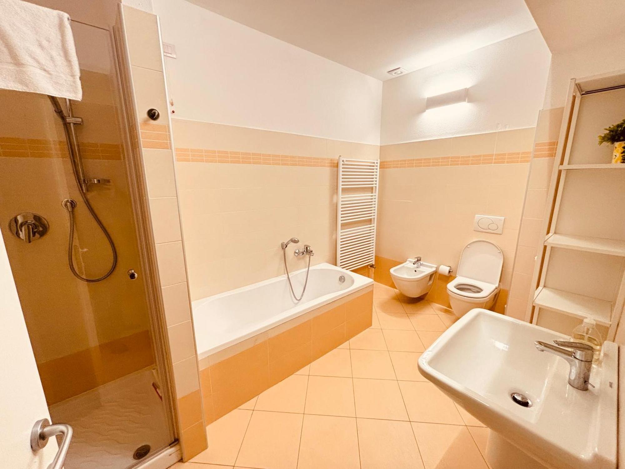 Lago Villa Zen - Apartment With Jacuzzi, Panoramic Views Ленно Екстер'єр фото